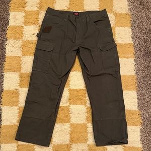 Wrangler Workwear Carpenter Cargo Pants in Olive Green - Men's Size 38 x 30